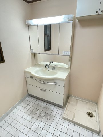HOLLY HILLS RESIDENCE EASTの洗面所