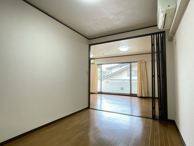 HOLLY HILLS RESIDENCE EASTの洋室