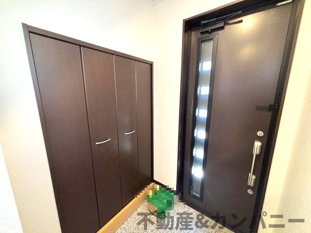 中村4丁目の中古戸建の玄関|玄関収納です