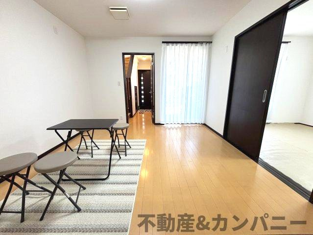 中村4丁目の中古戸建の居間・リビング|キッチンからみたリビングです