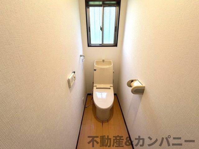 中村4丁目の中古戸建のトイレ|落ち着いたトイレです
