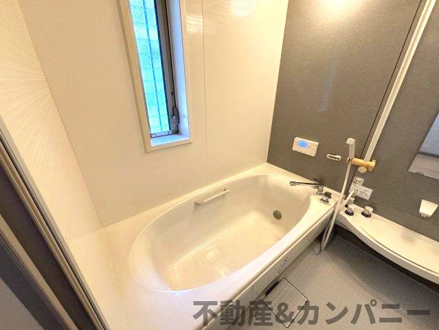 中村4丁目の中古戸建の浴室|コンパクトで使いやすいお風呂です