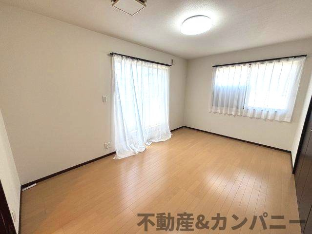 中村4丁目の中古戸建の洋室|明るい洋室です