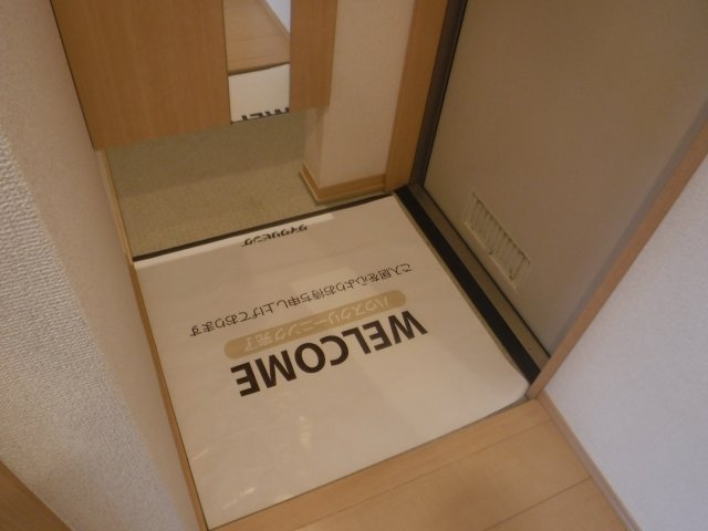 サウスコートの玄関|他のお部屋の参考写真となります。