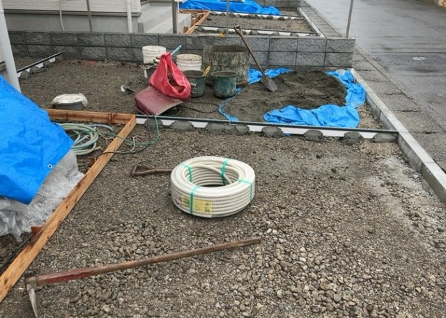 【庭】 | 敷地内に設置された心地よい庭スペースです。お子様の遊び場やペットとのふれあいの場、ガーデニングや家庭菜園など多目的にご利用いただけます。戸建てならではの豊かな外の暮らしを満喫いただけます。