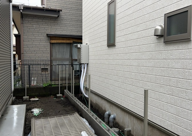 【発電・温水設備】 | 環境に優しくガス代の節約にも貢献する高効率な省エネ給湯器です。スイッチひとつでお風呂のお湯張りや追焚が簡単に行え、忙しい毎日でも快適であたたかいお湯をいつでも手軽にご利用いただけます。
