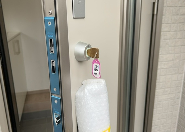 【防犯設備】 | ご家族の安全を守る防犯設備を取り揃えております。ＴＶモニター付きインターホンで来訪者を事前確認でき、不審者の侵入を防ぎます。住宅性能評価を受けた安心の住まいで快適な生活をスタートできます。