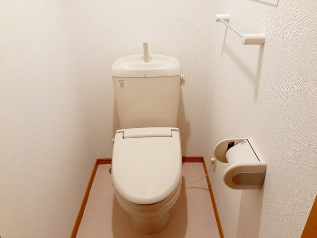 ベルメゾンのトイレ|落ち着いた色調のトイレです