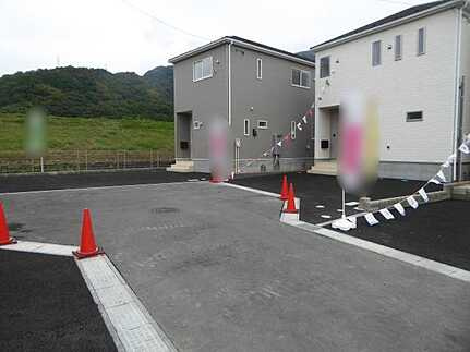 安佐北区深川１丁目の前面道路含む現地写真