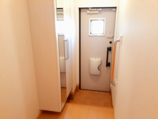 メゾン　ドゥーズの玄関|シンプルで使いやすい玄関です