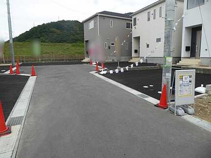 安佐北区深川１丁目の前面道路含む現地写真
