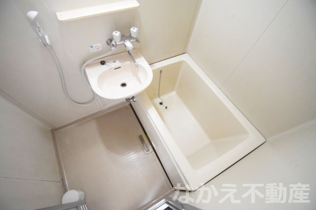 【洗面所】 | 明るい洗面所です