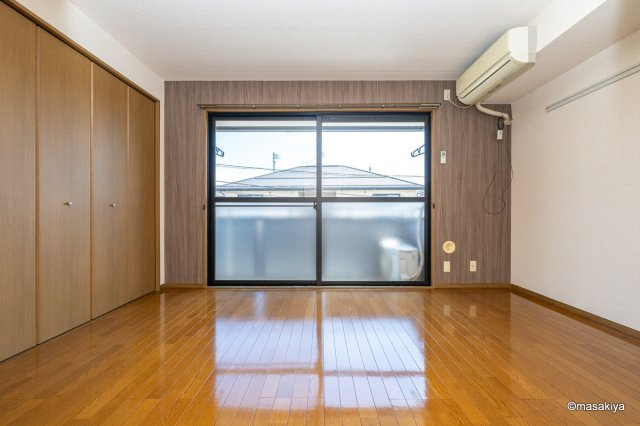 ハイカムール栗の実の洋室