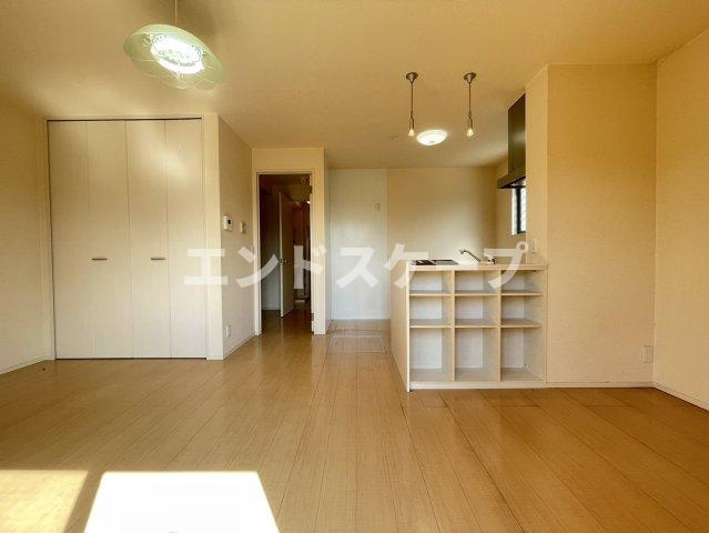 ロイヤルガーデン岡之郷　Ａの居間・リビング|高崎、前橋、伊勢崎エリアのお部屋探しはエンドスケープまで！お客様の理想お聞かせ下さい♪
