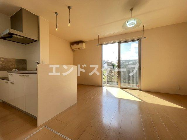 ロイヤルガーデン岡之郷　Ａの居間・リビング|高崎、前橋、伊勢崎エリアのお部屋探しはエンドスケープまで！お客様の理想お聞かせ下さい♪