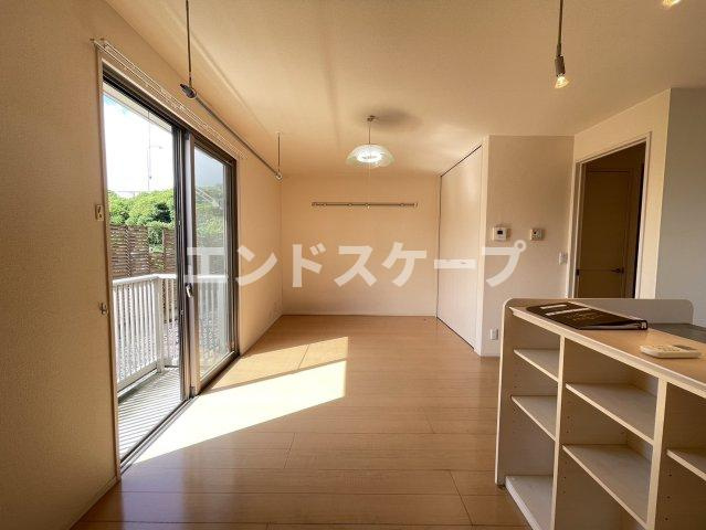 ロイヤルガーデン岡之郷　Ａの居間・リビング|高崎、前橋、伊勢崎エリアのお部屋探しはエンドスケープまで！お客様の理想お聞かせ下さい♪