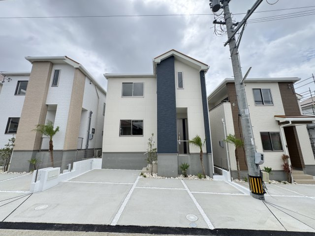 宜野湾市嘉数（全8棟）C号棟の外観|C号棟　並列駐車3台可♪素敵な植栽付き♪