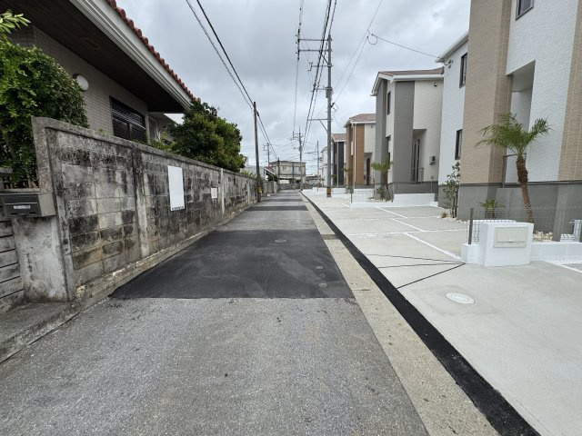 宜野湾市嘉数（全8棟）C号棟の前面道路含む現地写真|※北東側公道3.5m♪