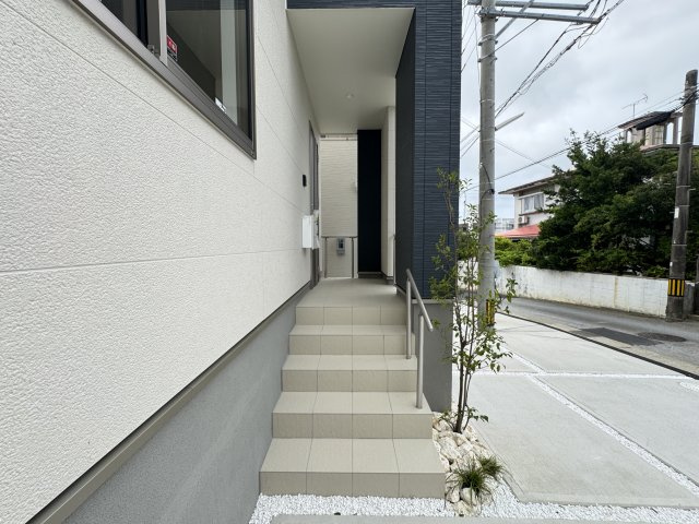 宜野湾市嘉数（全8棟）C号棟の玄関|C号棟　オシャレなエントランス♪