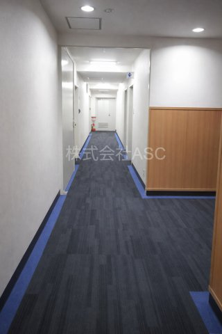 毎日東ビルの洋室