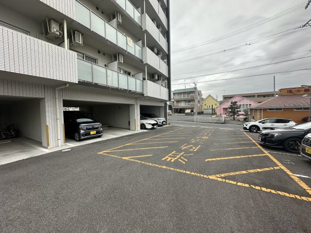 CASA RAFFINE DUEX(カーサラフィネドゥ)の駐車場