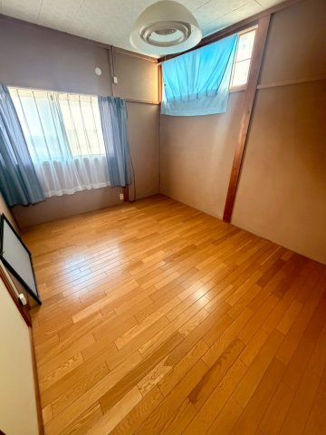 柏崎市橋場町レントハウスの居間・リビング