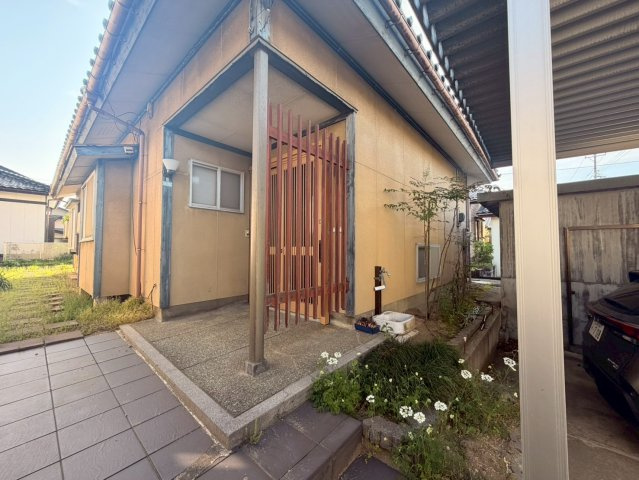 柏崎市橋場町レントハウスのエントランス