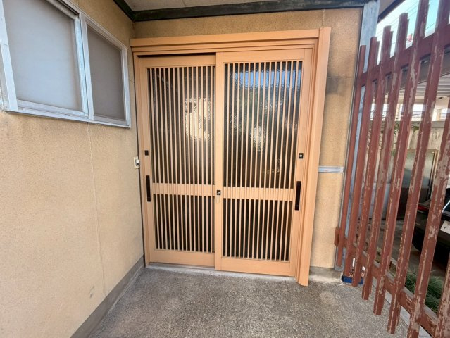 柏崎市橋場町レントハウスのエントランス