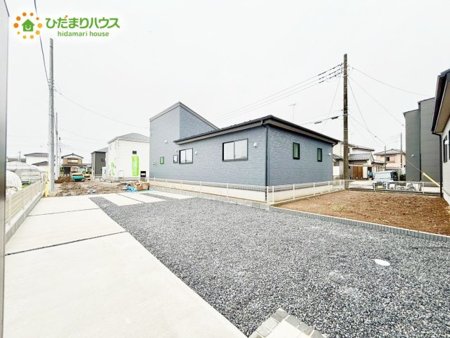 野田市木間ケ瀬2期　新築戸建　4号棟の駐車場|カースペース３台ＯＫ！来客用にもスペースを確保できて安心ですね(^^)/							
