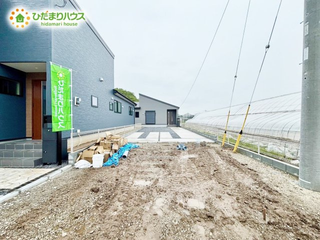 野田市木間ケ瀬2期　新築戸建　4号棟の前面道路含む現地写真|前面道路も幅が広いため車庫入れも安心です(^^)/							
