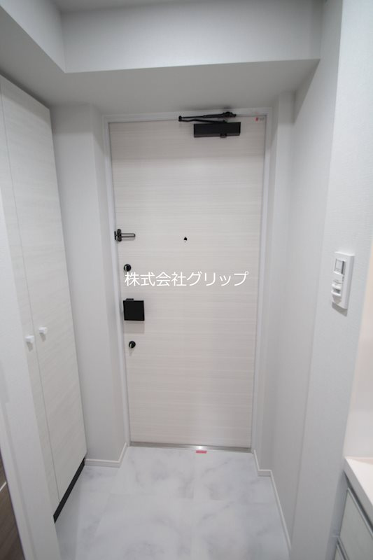 Le'a横濱阪東橋駅前の玄関