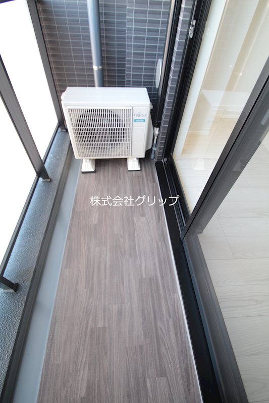 Le'a横濱阪東橋駅前のバルコニー