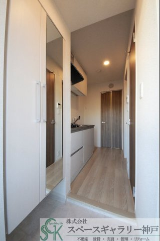 ルポ舞子弐番館の玄関|※お部屋により仕様が異なる場合があります※