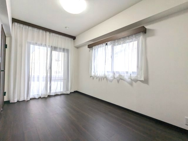 【洋室】 | エステートマンション大濠グランディール | リビングを除く各居室はすべて２面採光の明るい室内です♪