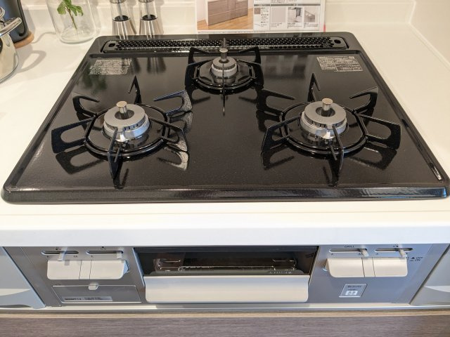 【キッチン】 | エステートマンション大濠グランディール | コンロが３口あると、お料理が飛躍的に効率化できます♪　２口タイプしか使ったことのない方には是非試していただきたいです♪