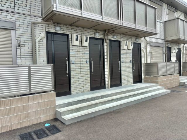 ハイムレトア飾東 A棟のエントランス
