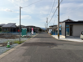 【前面道路含む現地写真】