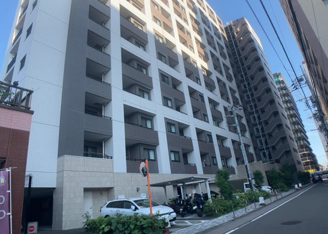 【構造・工法・仕様】 | プレシス八王子レグリオ | ＲＣ造、Reinforced Concreteは直訳すると補強されたコンクリートです。主に柱や梁・床・壁が鉄筋とコンクリートで構成おり、鉄筋を組んだ型枠にコンクリートを流し込んで固めたものを指します。