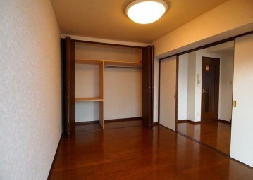 【収納】 | 弥生町ファミリーマンション | クローゼット完備。