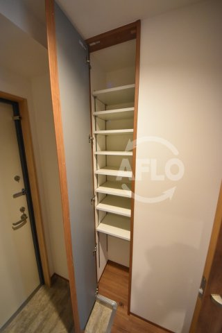 フローラ梅田東の玄関|フローラ梅田東　下駄箱