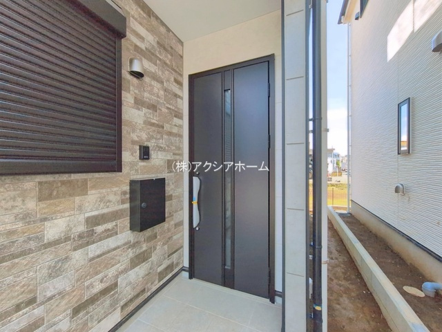 所沢市小手指南3丁目・全3棟　新築一戸建　2号棟の玄関