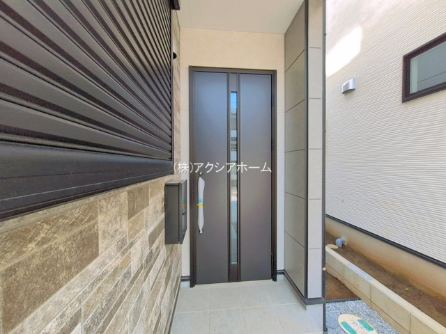 所沢市小手指南3丁目・全3棟　新築一戸建　2号棟の玄関