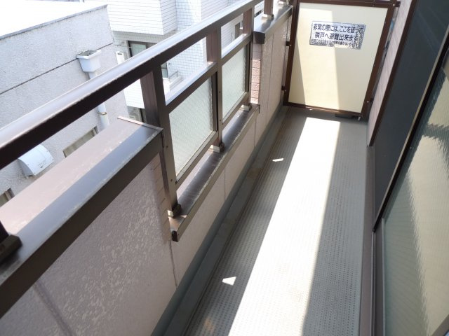 ニューライフ津田沼のバルコニー|日当たりの良いバルコニーは洗濯物も良く乾きますね