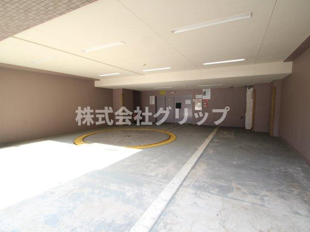 ナイスアーバン横濱駅東館の駐車場