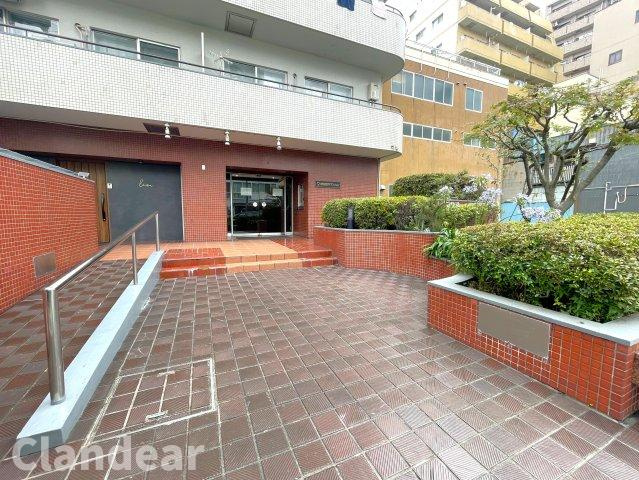 朝日言問マンションのエントランス|ドキドキの新生活も、安心してスタート。ぴったりの住まいを見つけませんか？クランディアが一緒に住まい選びをサポートします‼　まずは、お気軽にお問合せください　＃クランディア