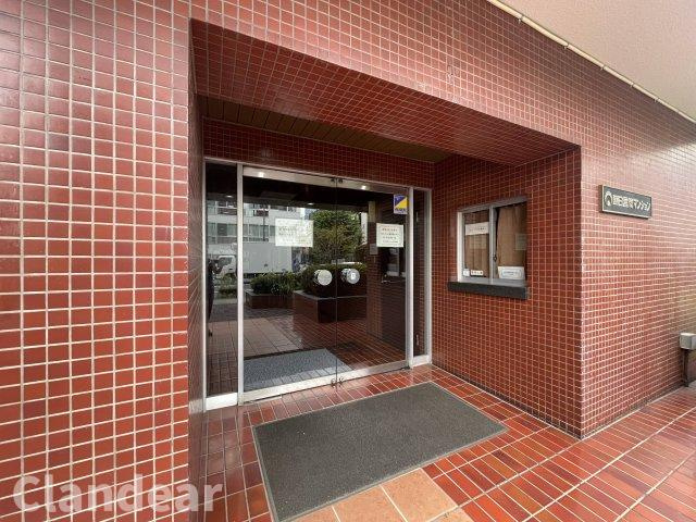 朝日言問マンションのエントランス|ドキドキの新生活も、安心してスタート。ぴったりの住まいを見つけませんか？クランディアが一緒に住まい選びをサポートします‼　まずは、お気軽にお問合せください　＃クランディア