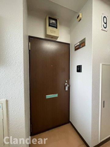 朝日言問マンションの玄関|ドキドキの新生活も、安心してスタート。ぴったりの住まいを見つけませんか？クランディアが一緒に住まい選びをサポートします‼　まずは、お気軽にお問合せください　＃クランディア