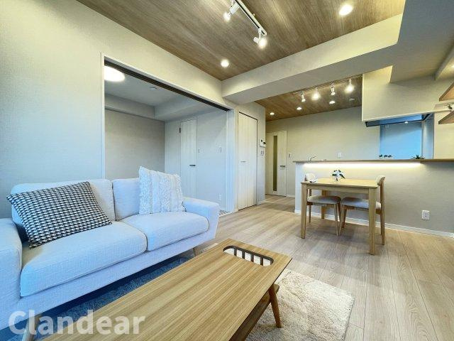 朝日言問マンションの居間・リビング|ドキドキの新生活も、安心してスタート。ぴったりの住まいを見つけませんか？クランディアが一緒に住まい選びをサポートします‼　まずは、お気軽にお問合せください　＃クランディア