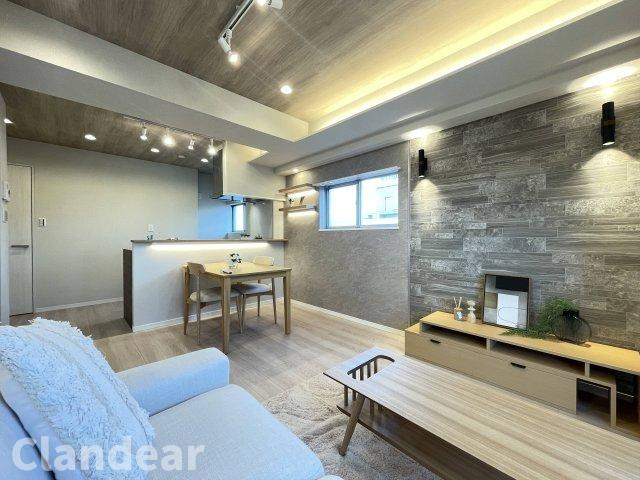 朝日言問マンションの居間・リビング|ドキドキの新生活も、安心してスタート。ぴったりの住まいを見つけませんか？クランディアが一緒に住まい選びをサポートします‼　まずは、お気軽にお問合せください　＃クランディア