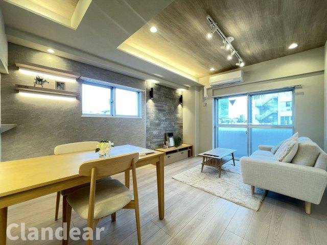 朝日言問マンションの居間・リビング|ドキドキの新生活も、安心してスタート。ぴったりの住まいを見つけませんか？クランディアが一緒に住まい選びをサポートします‼　まずは、お気軽にお問合せください　＃クランディア